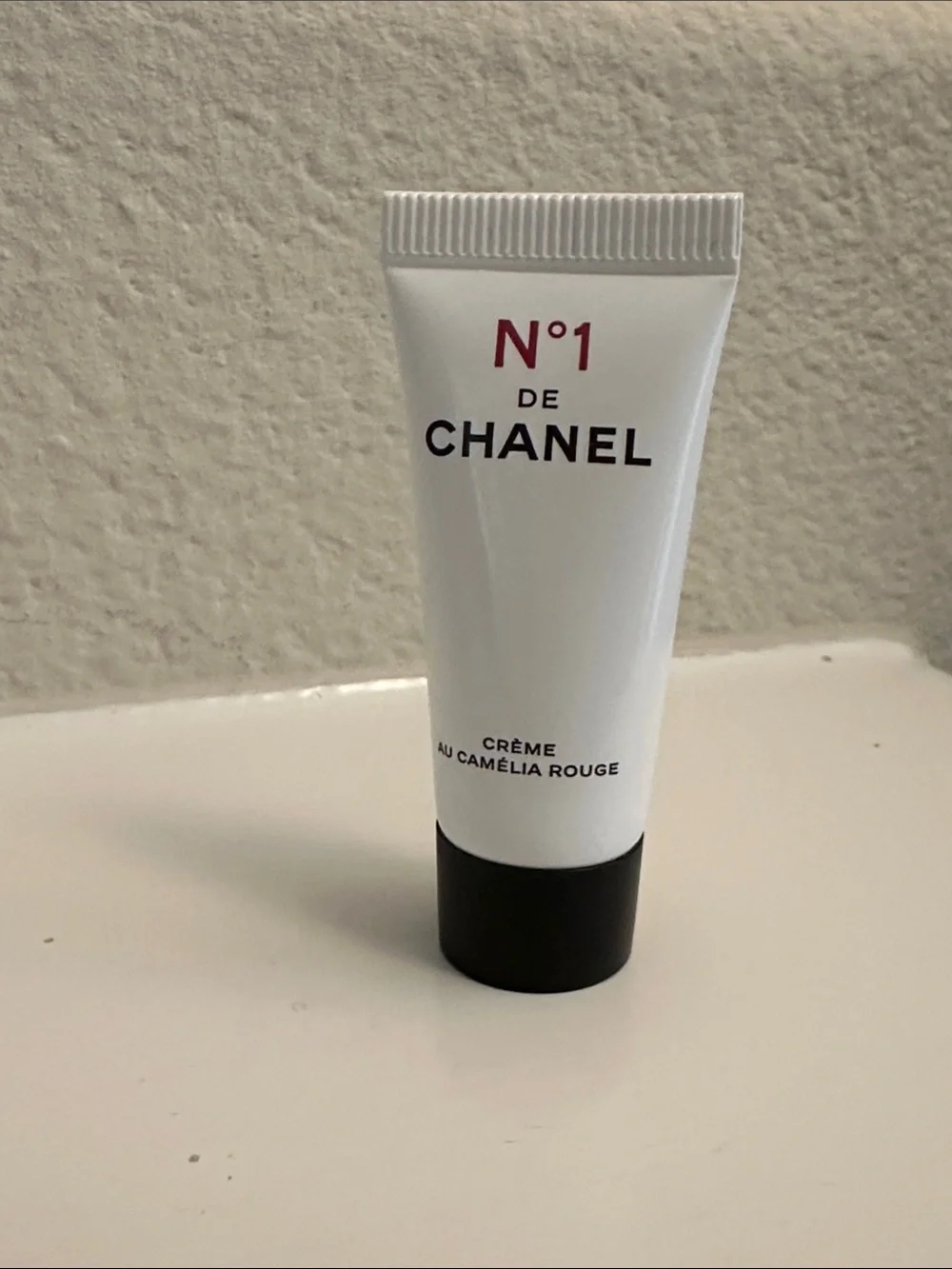 CHANEL N°1 Crème au Camélia Rouge - White & Black Tube